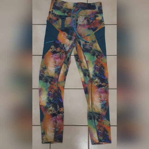 lululemon athletica Pants - Lululemon Cargo Super-High-Rise Hiking Tight 25" – Sunbeam Floral Multi – Size 6